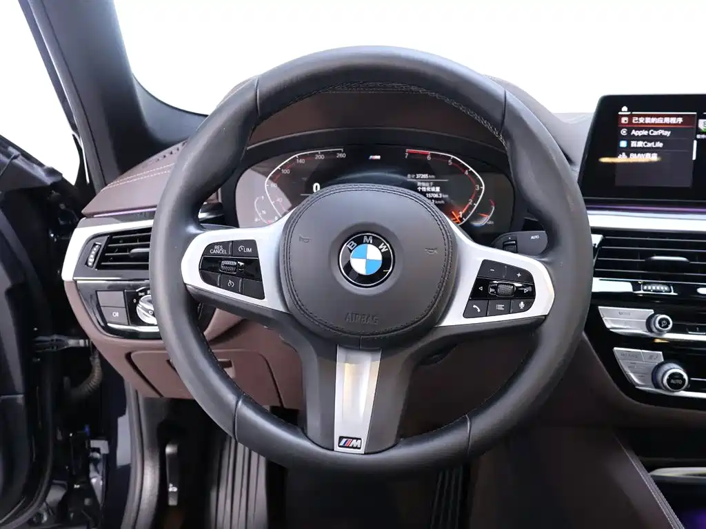 BMW 5 Series 2020 — фото 16