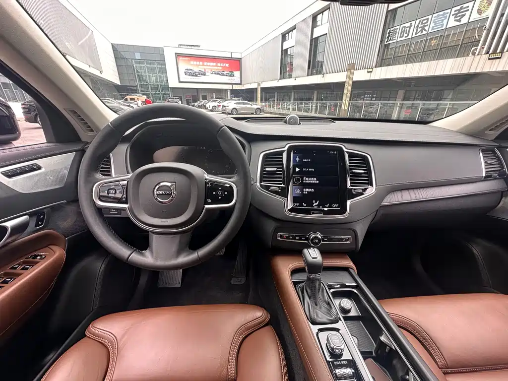 Volvo XC90 2019 — фото 15
