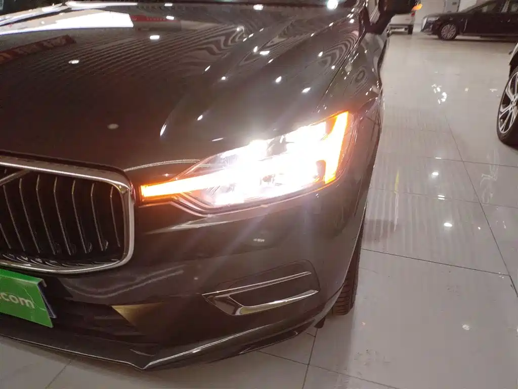 Volvo XC60 2021 — фото 24
