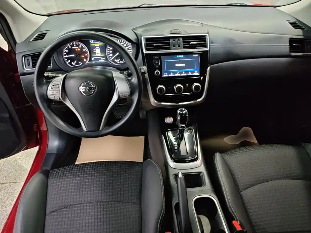 Nissan Tiida 2017 — фото 10