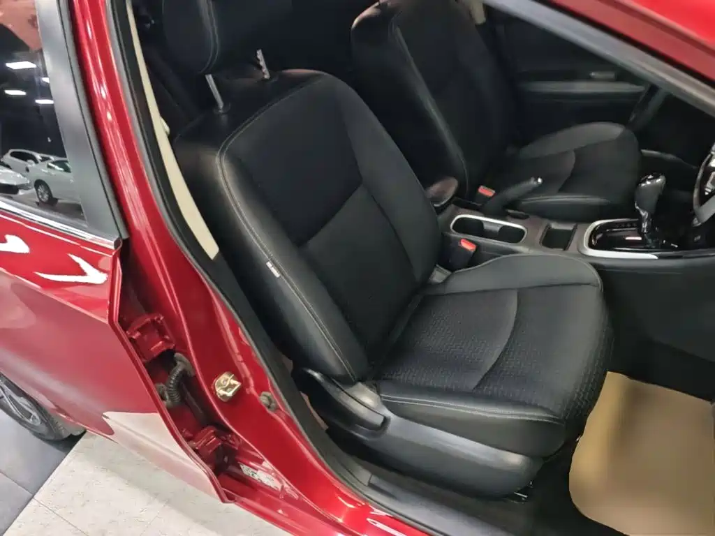 Nissan Tiida 2017 — фото 25