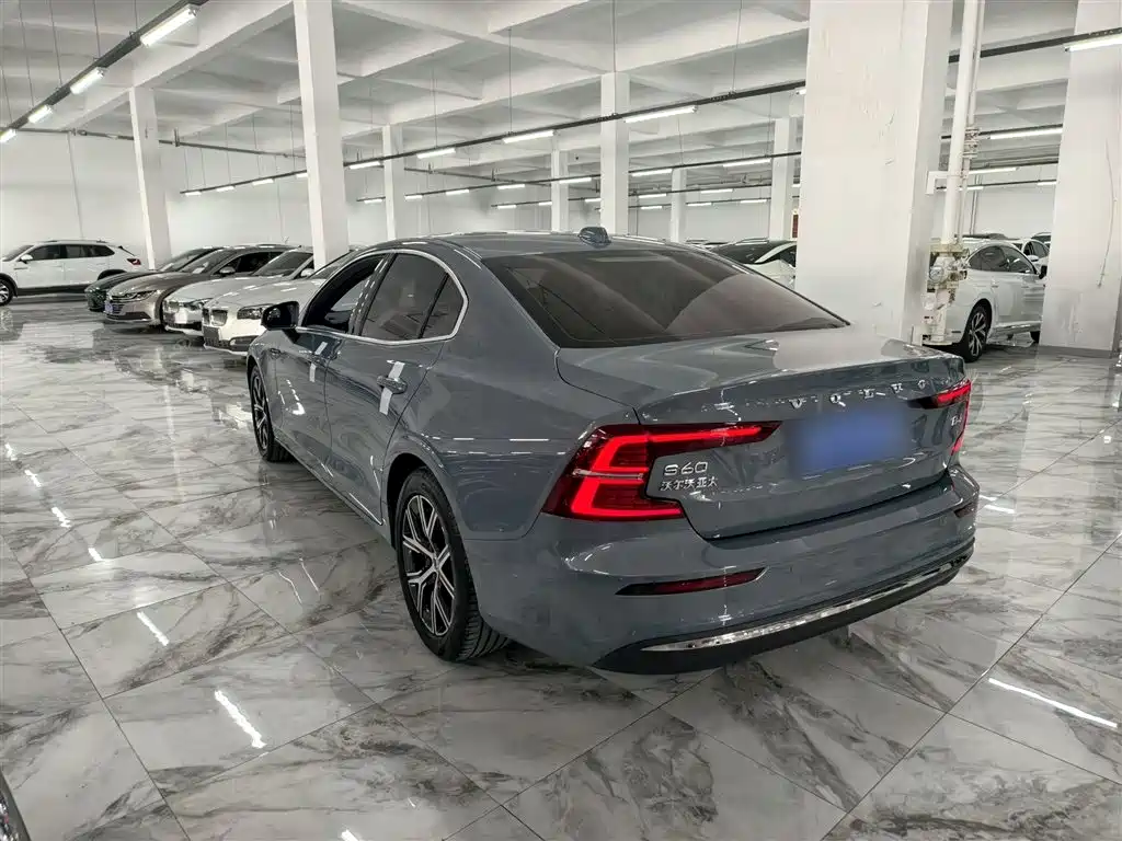 Volvo S60 2023 — фото 10