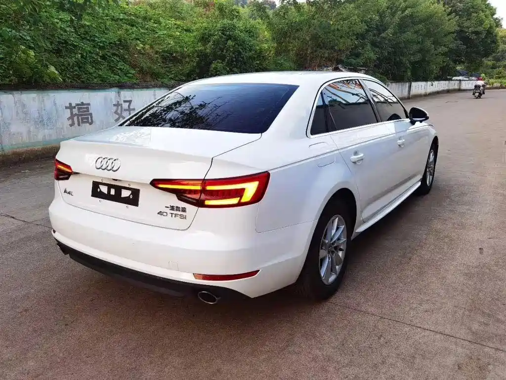 Audi A4L 2018