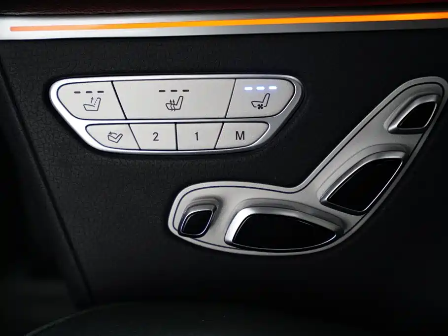 Mercedes-Benz V-Class 2023 — фото 17