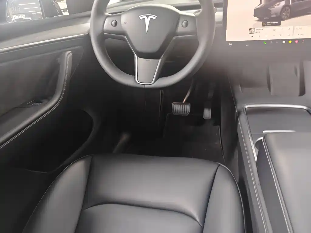 Tesla Model Y 2024 — фото 12