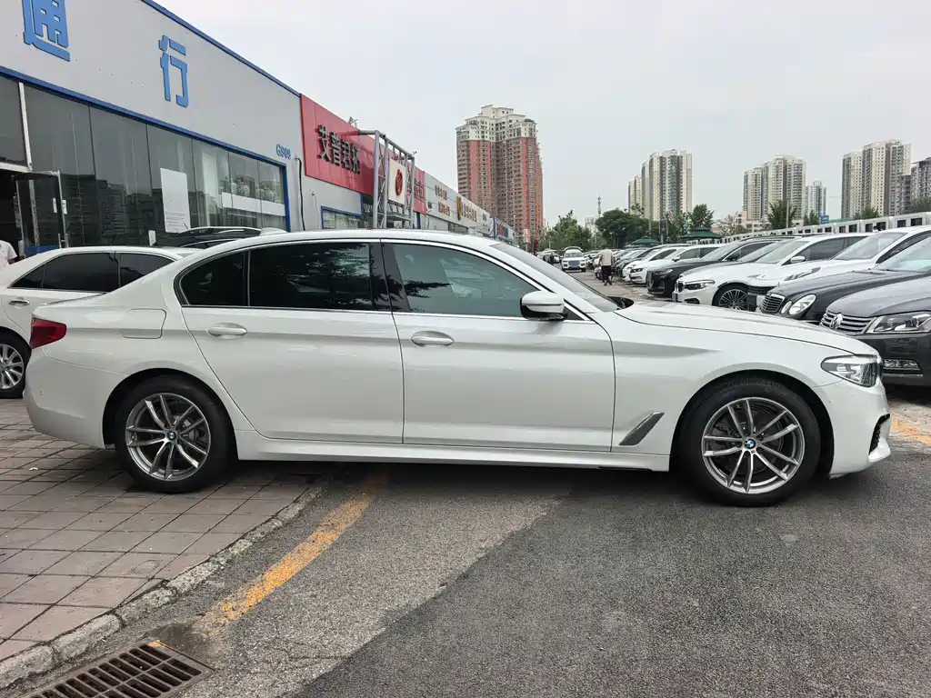 BMW 5 Series 2020 — фото 18