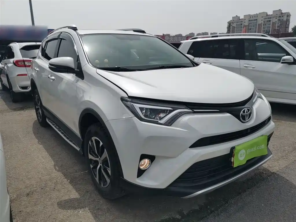 Toyota RAV4 2019 — фото 4