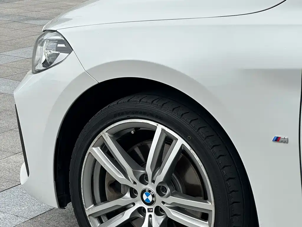 BMW 1 Series 2019 — фото 8