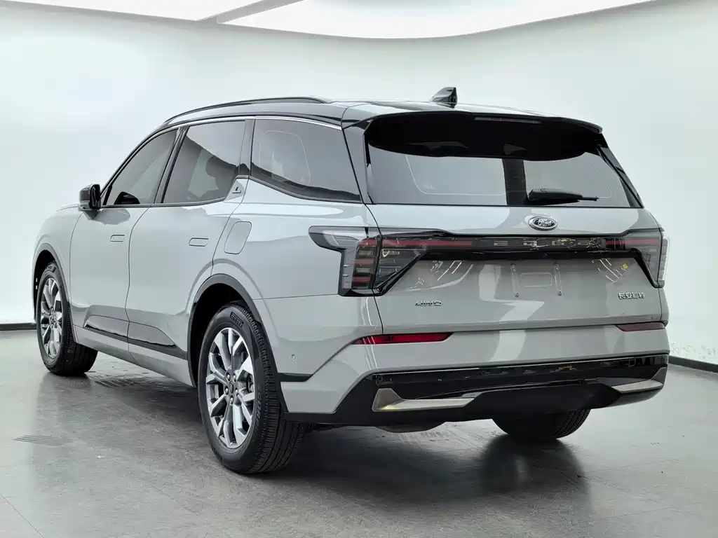Ford Edge 2023 — фото 6