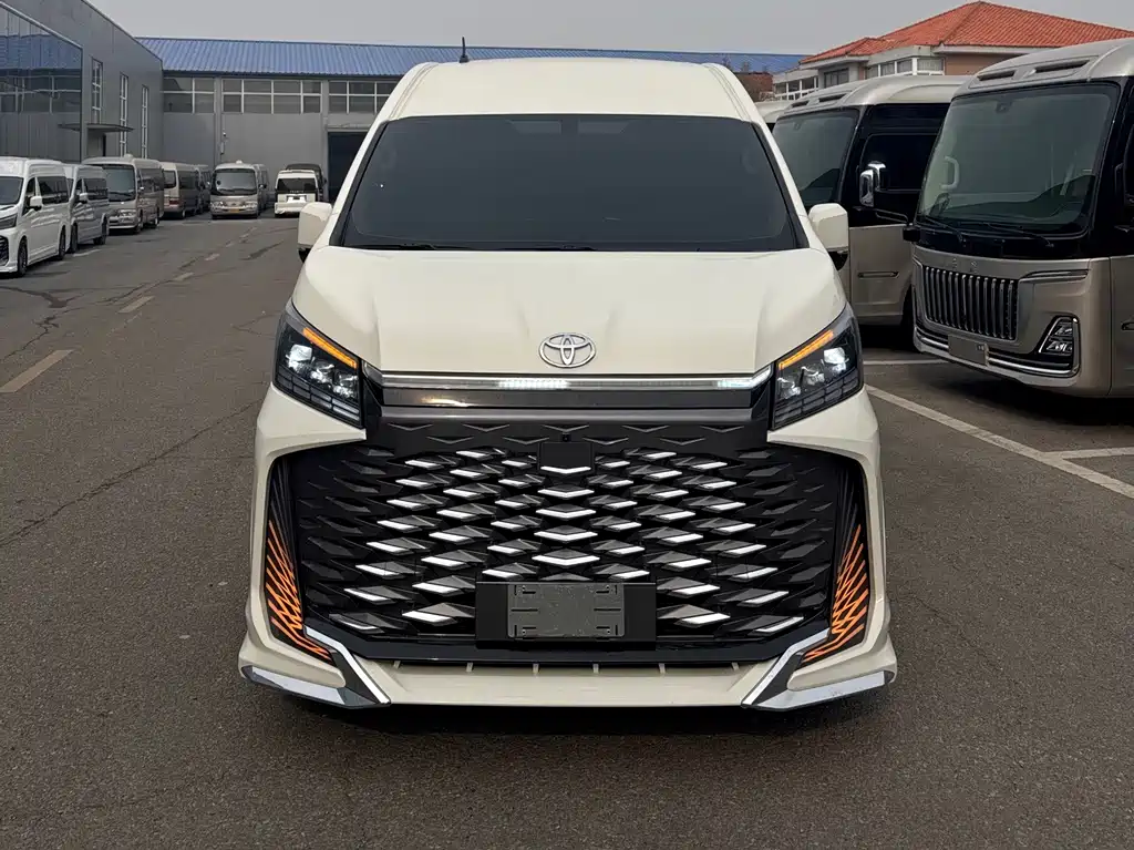 Toyota Hiace 2024 — фото 2