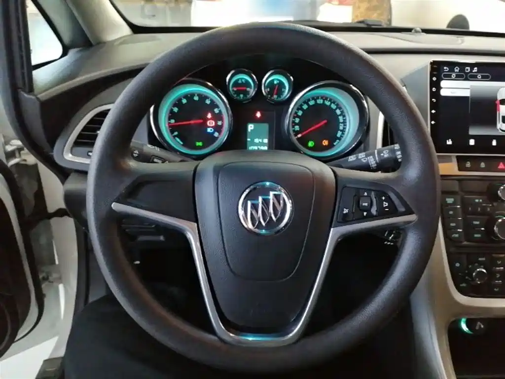 Buick Excelle 2016 — фото 11