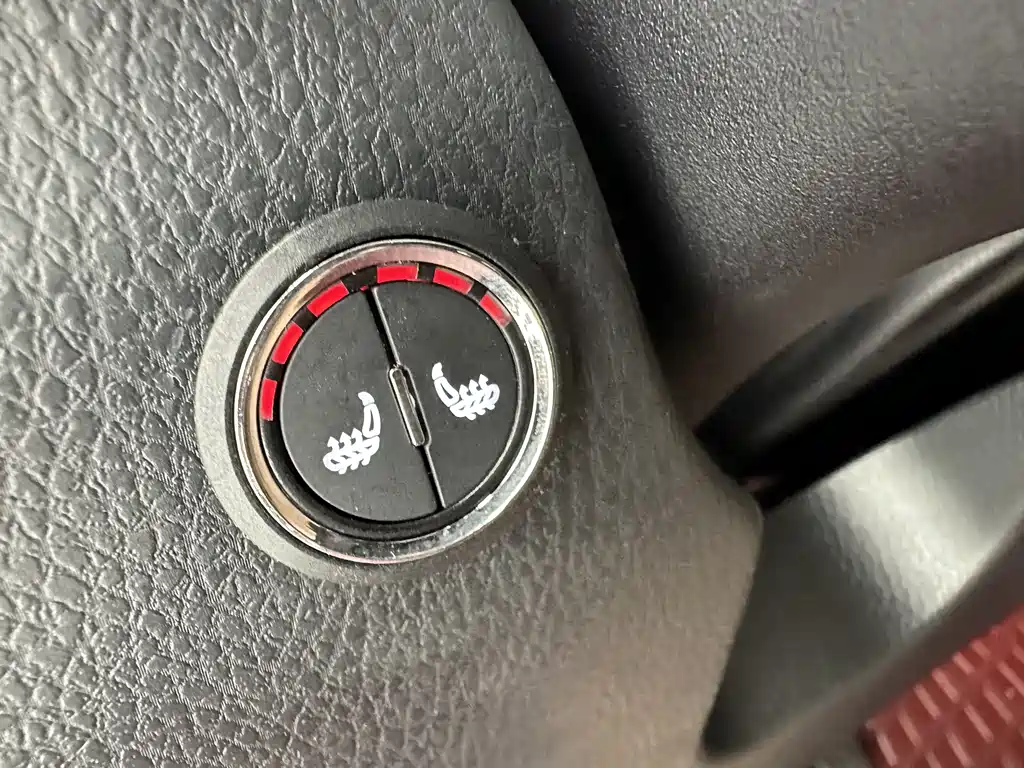 Toyota Yaris L 2022 — фото 12