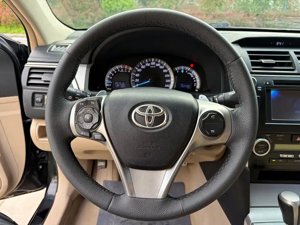 Toyota Camry 2012 — фото 15