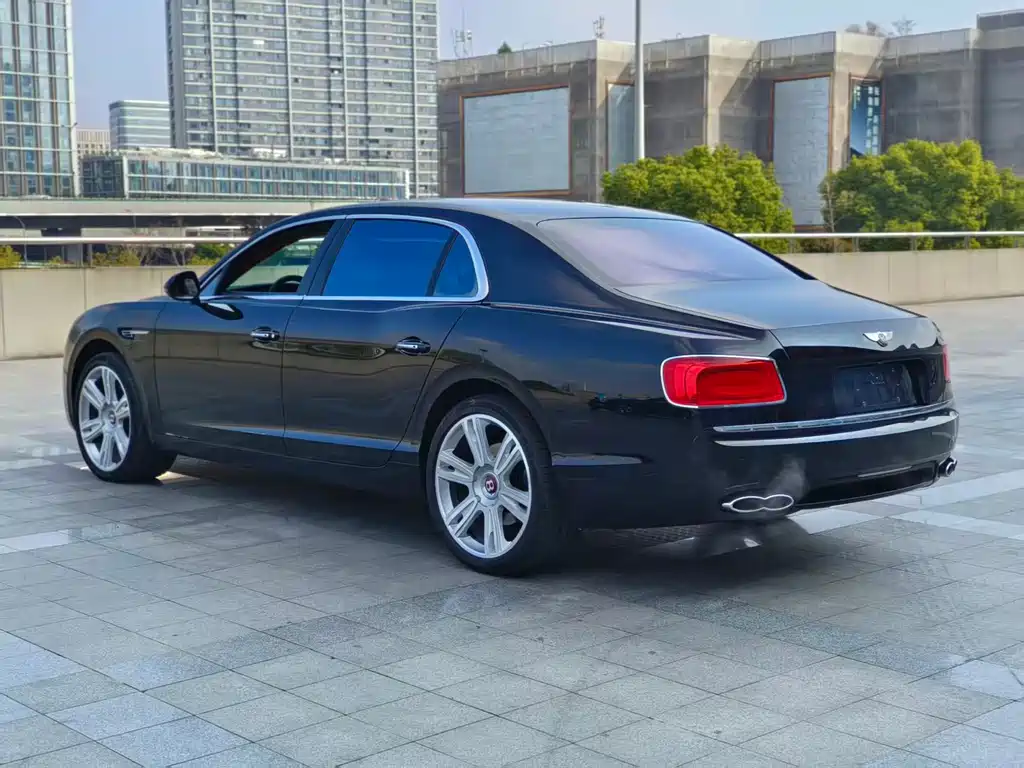 Bentley Flying Spur 2015 — фото 8