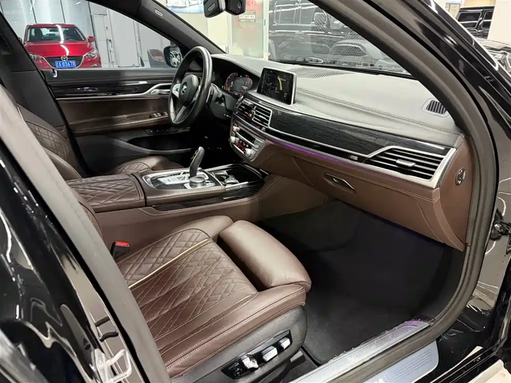 BMW 7 Series 2020 — фото 18