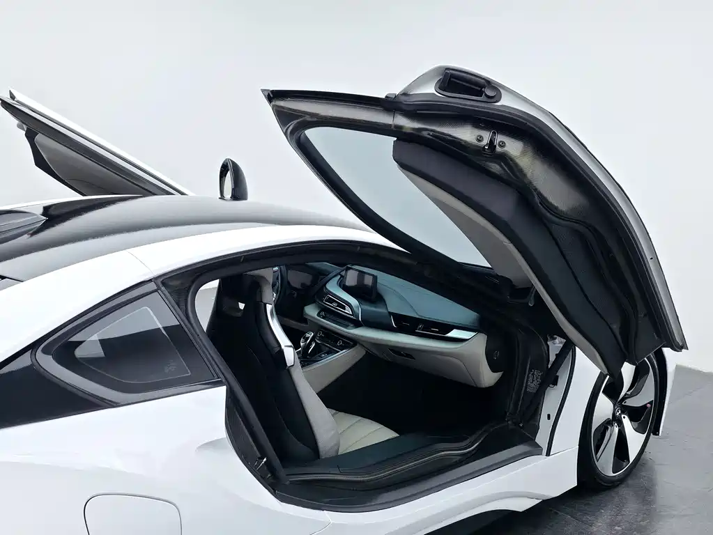 BMW i8 2017 — фото 30
