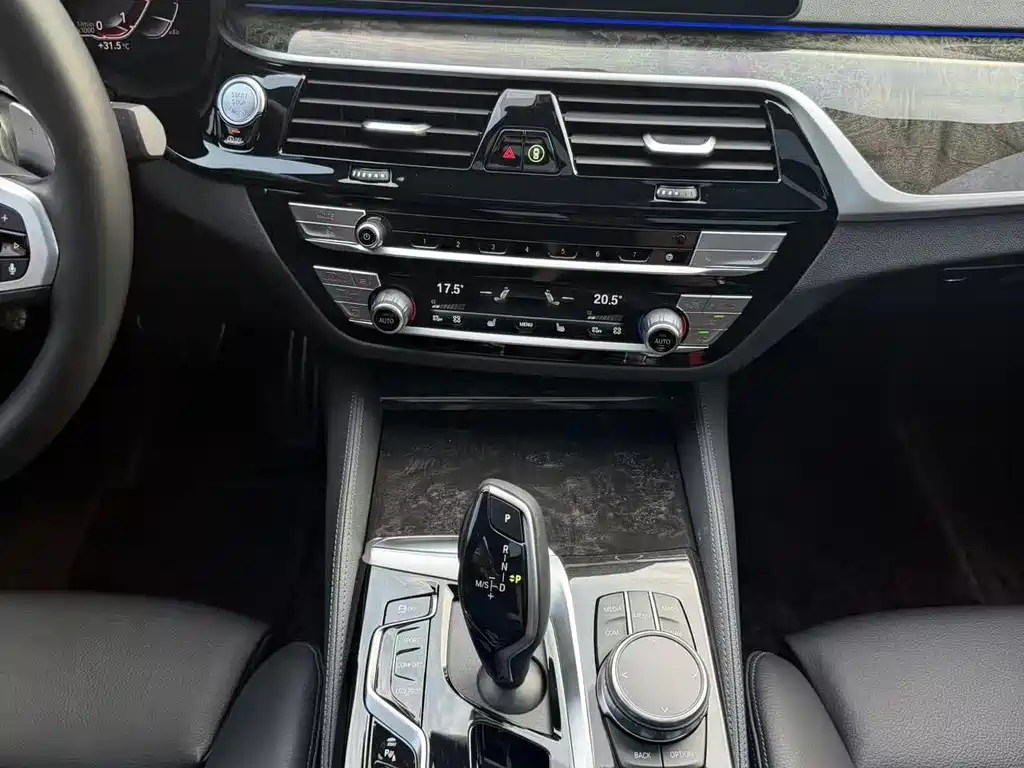 BMW 6 Series GT 2023 — фото 19
