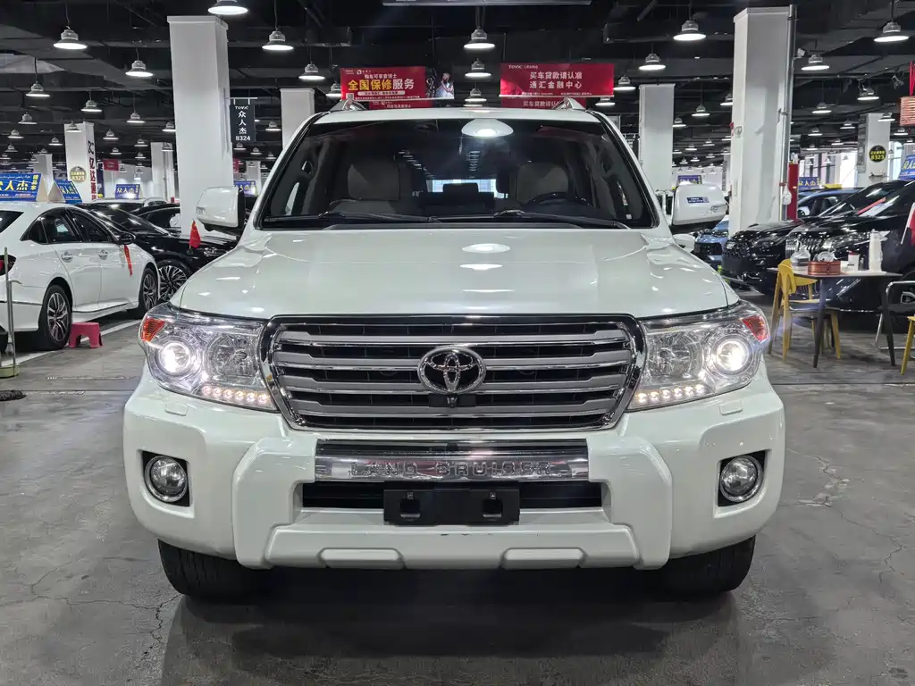 Toyota Land Cruiser 2015 — фото 1