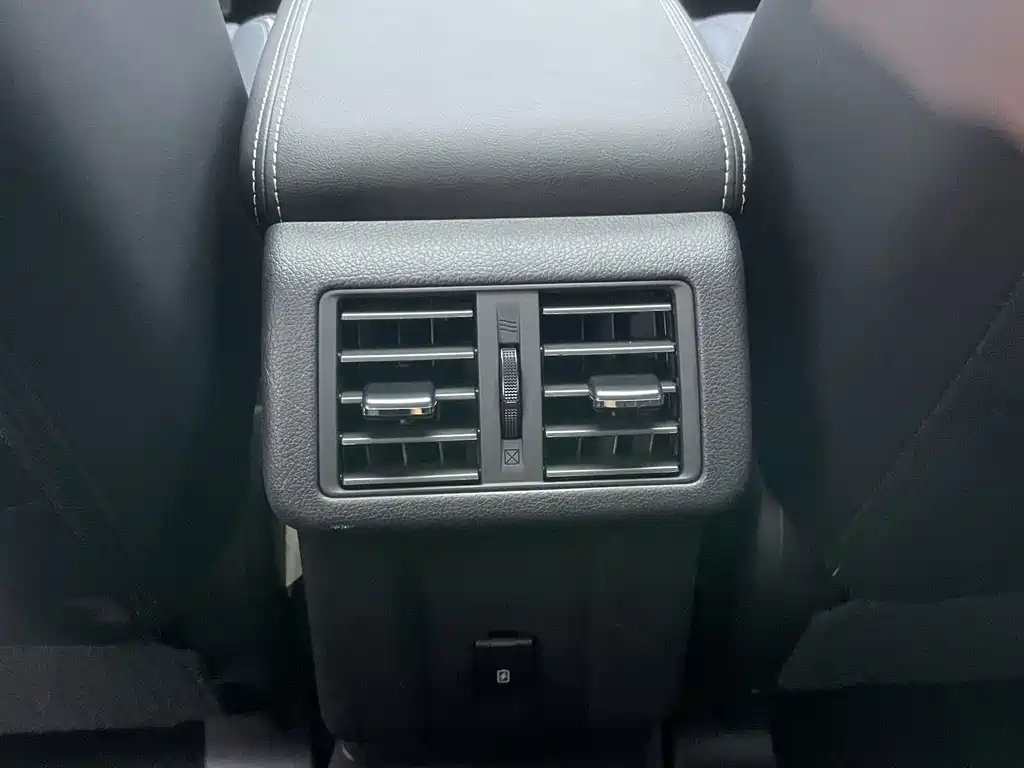 Mitsubishi Outlander 2023 — фото 10