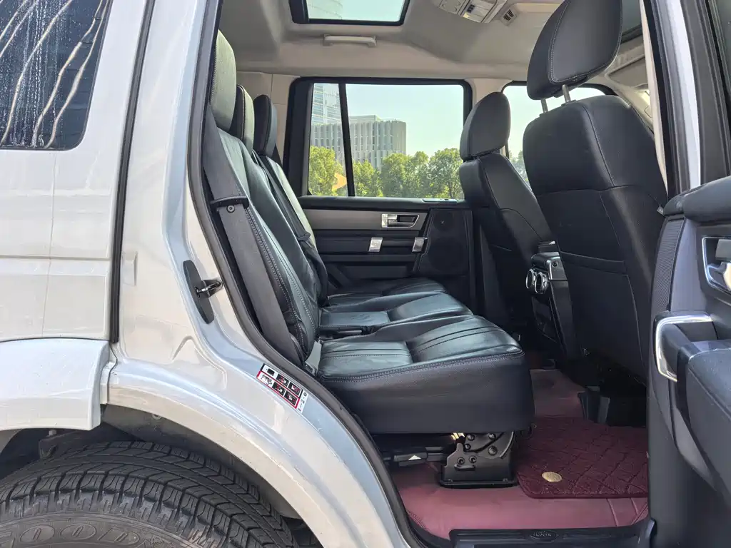 Land Rover Discovery 2015 — фото 18