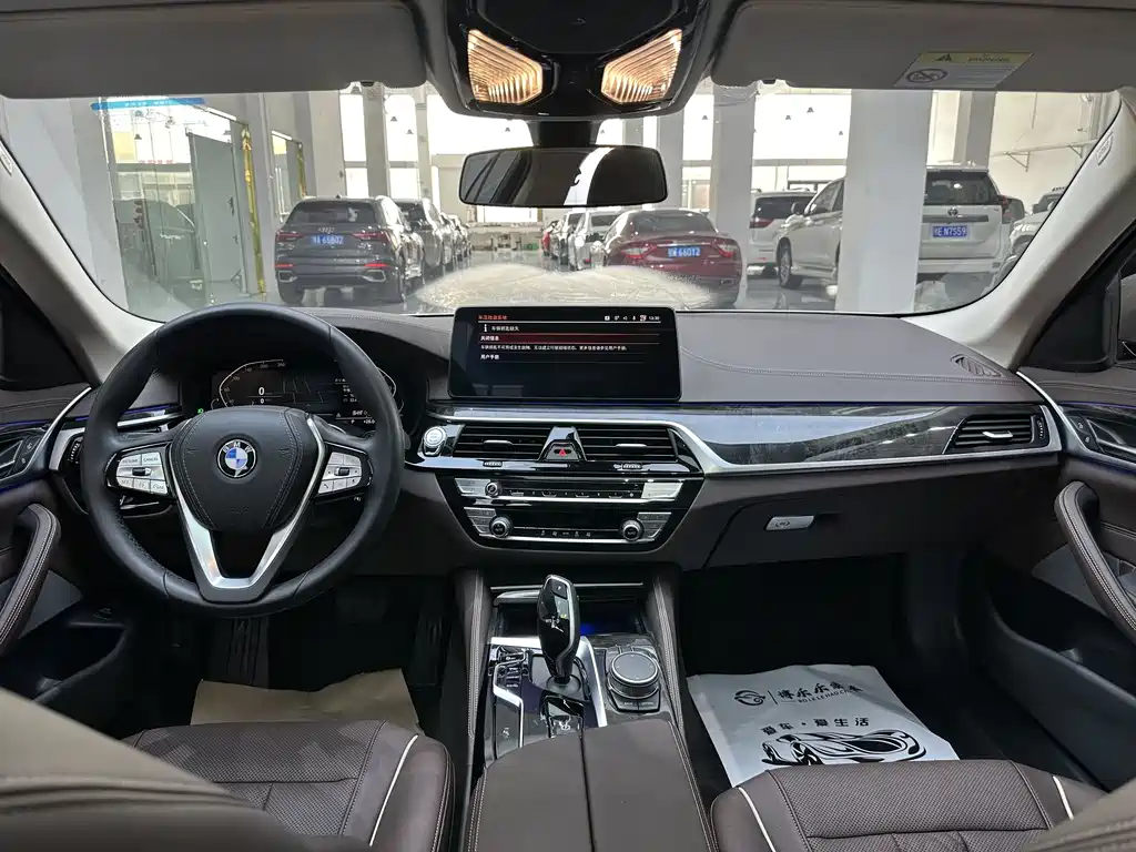 BMW 5 Series 2022 — фото 15