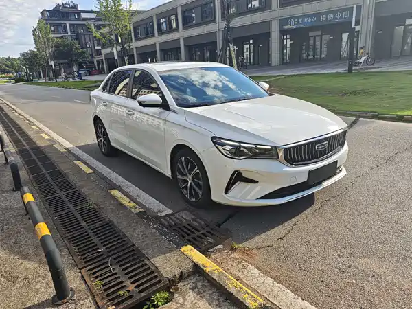 Geely Emgrand 2023
