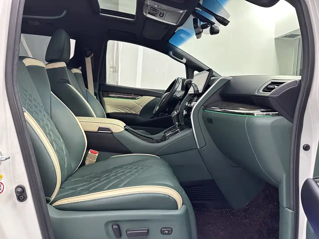Toyota Alphard 2018 — фото 11