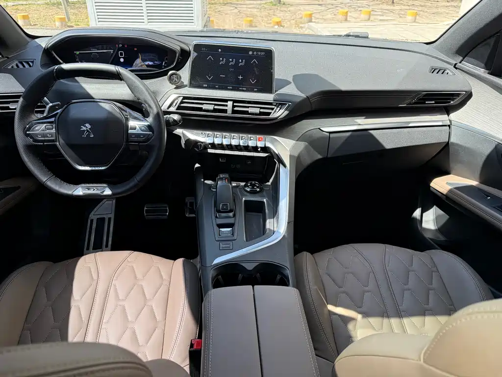 Peugeot 5008 2017 — фото 11