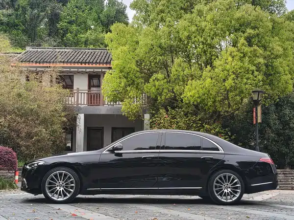 Mercedes-Benz S-Class 2023