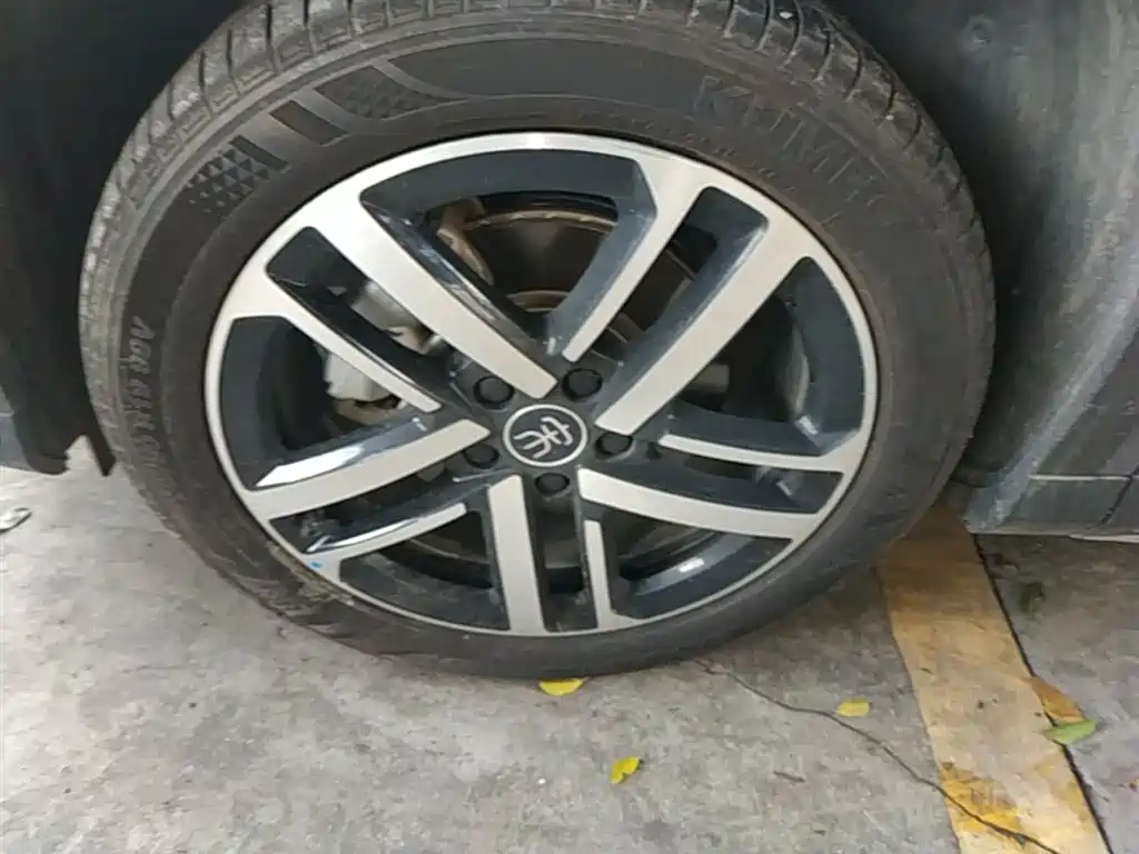 BYD L DM-i 2025 — фото 23