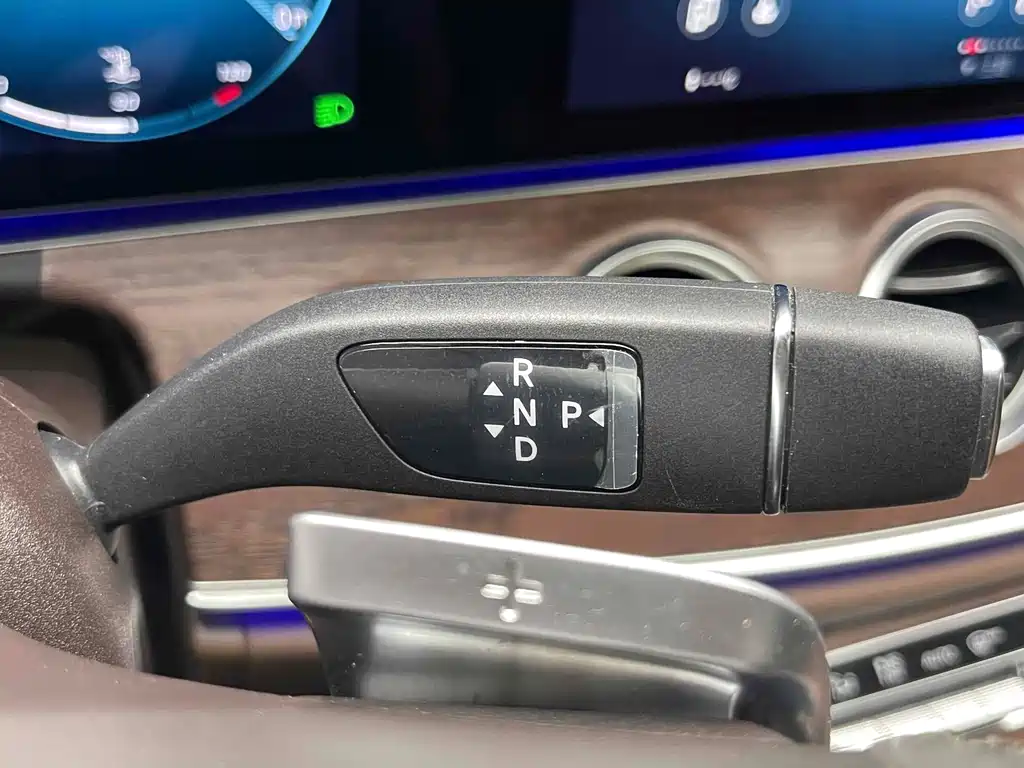 Mercedes-Benz E-Class 2023 — фото 10