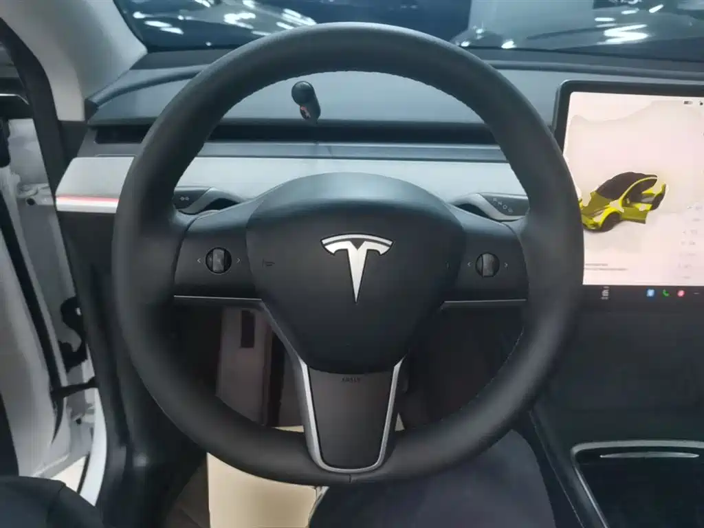 Tesla Model Y 2024 — фото 11