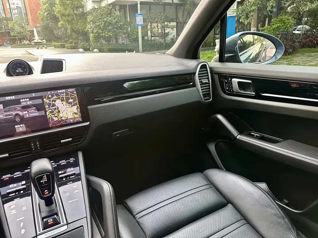Porsche Cayenne 2018 — фото 13