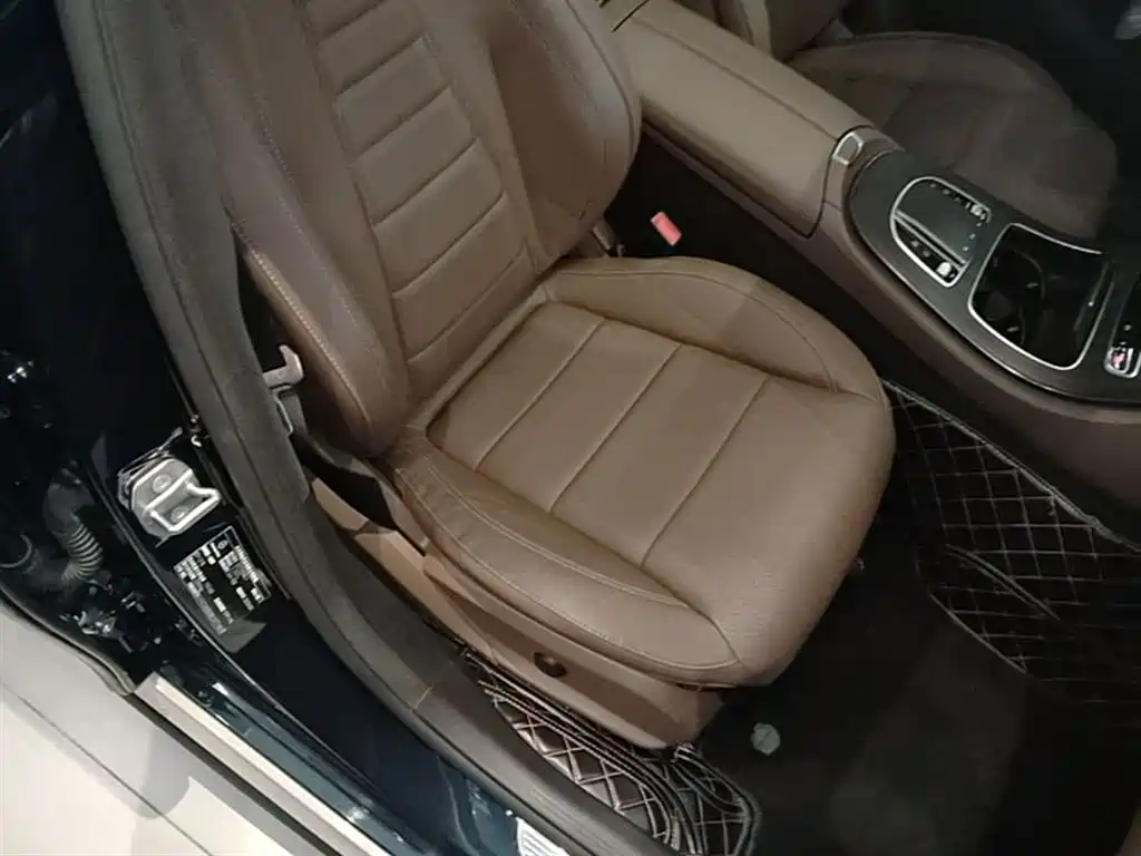 Mercedes-Benz E-Class 2020 — фото 25