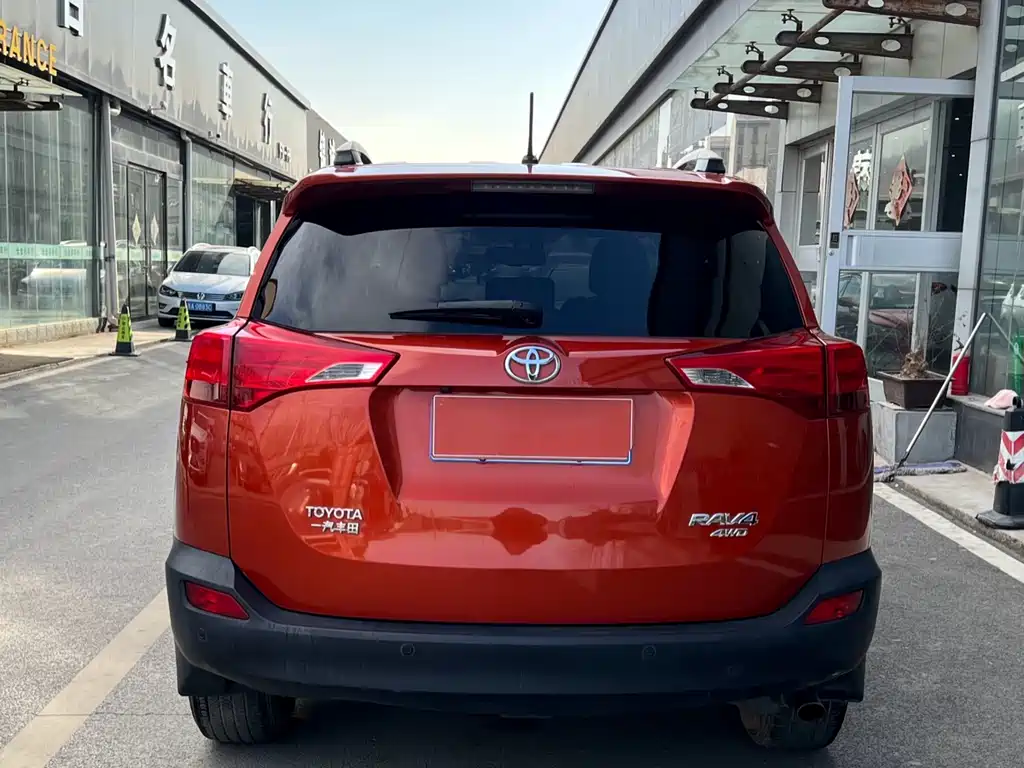 Toyota RAV4 2014 — фото 5
