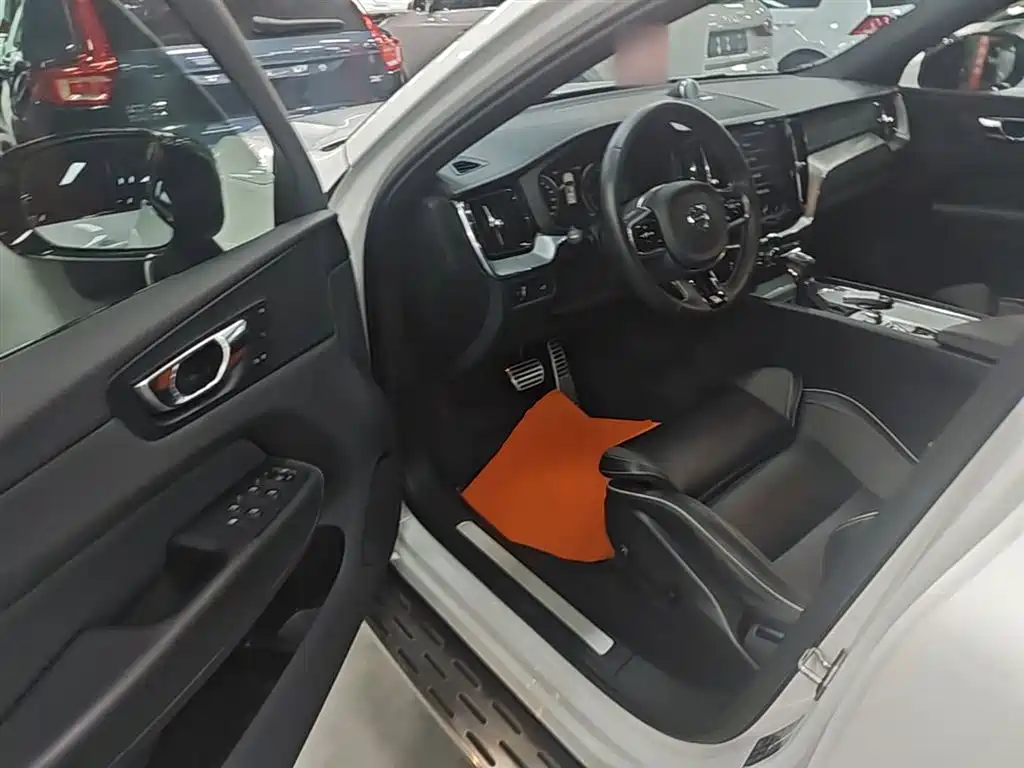 Volvo XC60 2021 — фото 16