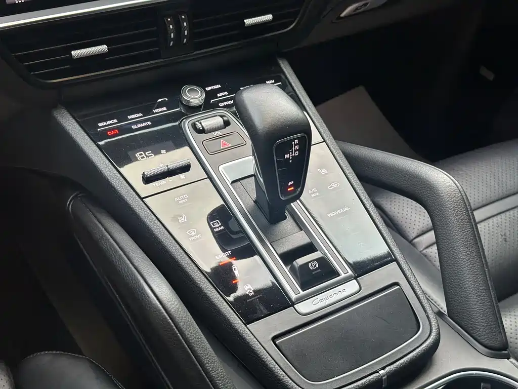 Porsche Cayenne 2018 — фото 11