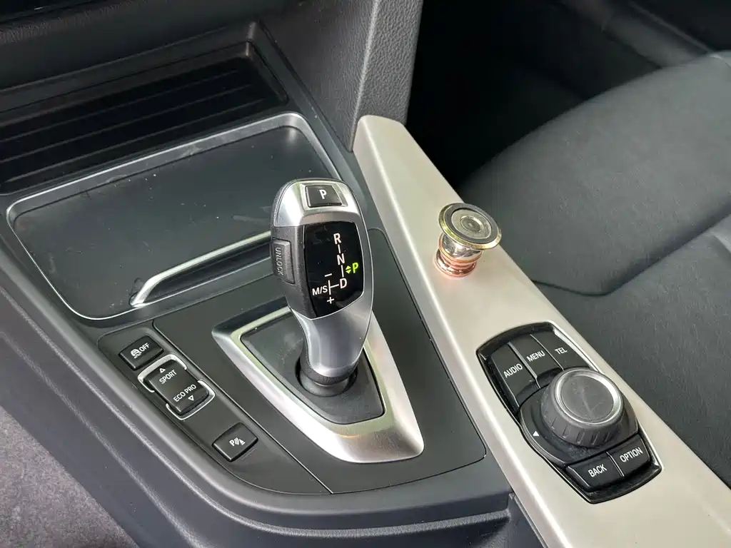 BMW 3 Series 2016 — фото 12
