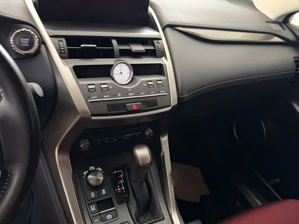 Lexus NX 2018 — фото 18