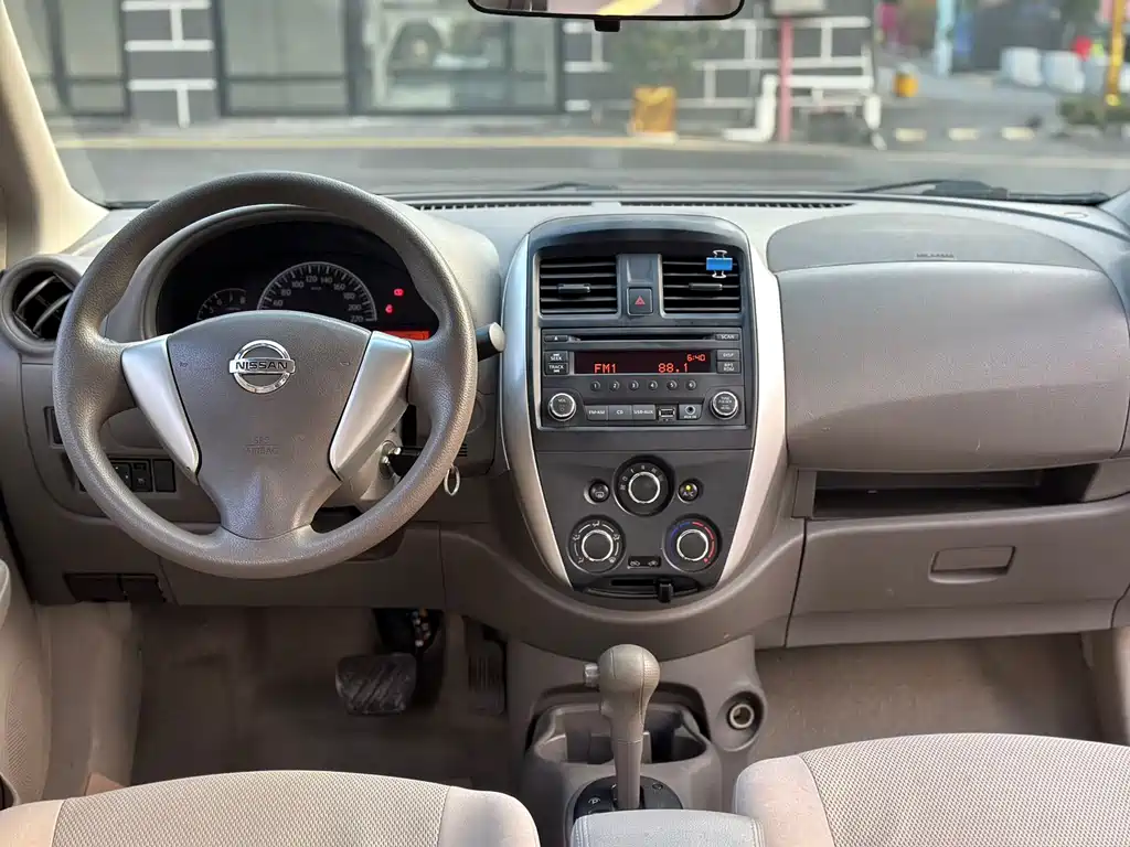 Nissan Sunny 2015 — фото 9
