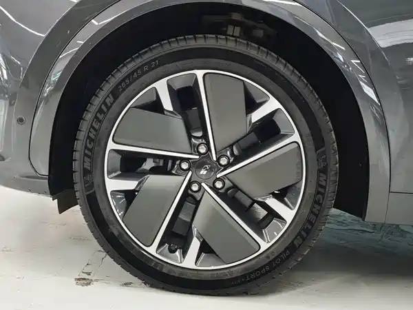 Li Auto L7 2025