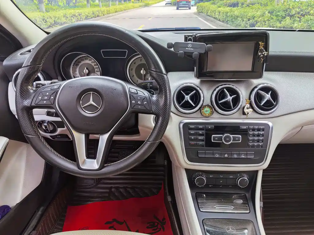 Mercedes-Benz GLA 2015