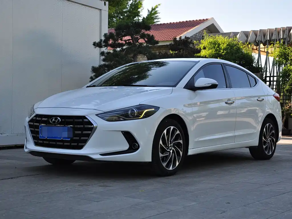Hyundai Elantra 2019 — фото 1