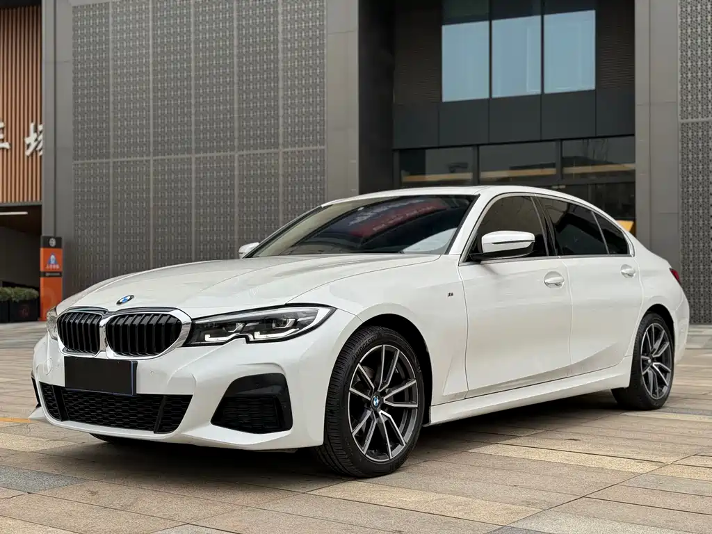 BMW 3 Series 2021 — фото 1