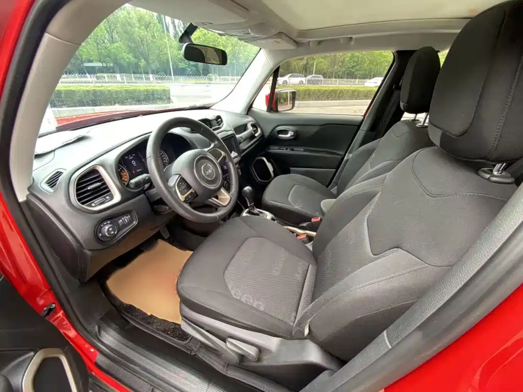Jeep Renegade 2019 — фото 10