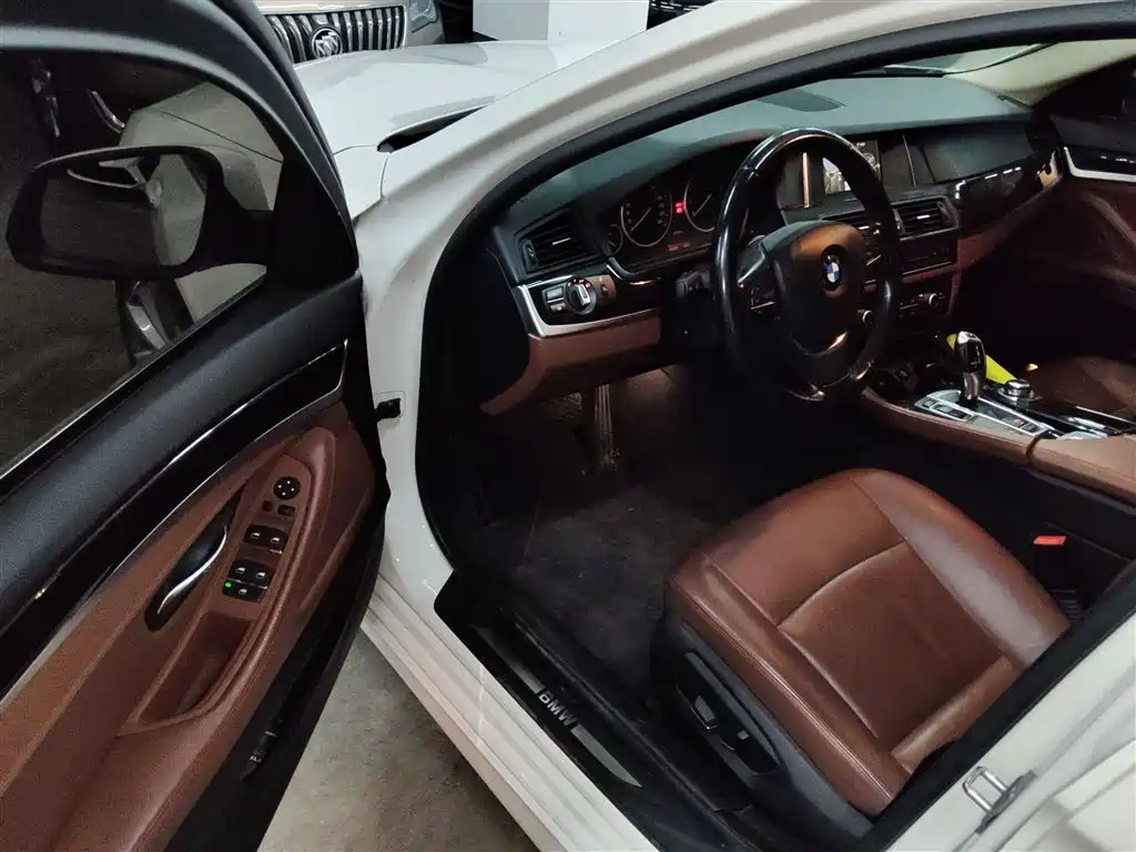BMW 5 Series 2016 — фото 12