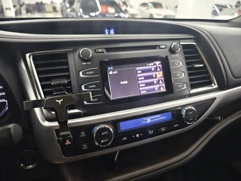 Toyota Highlander 2018 — фото 13
