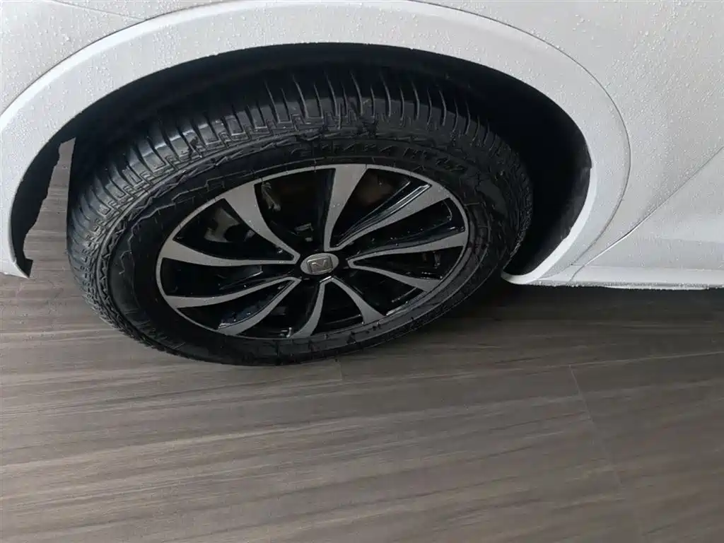 Zotye SR7 2016 — фото 23