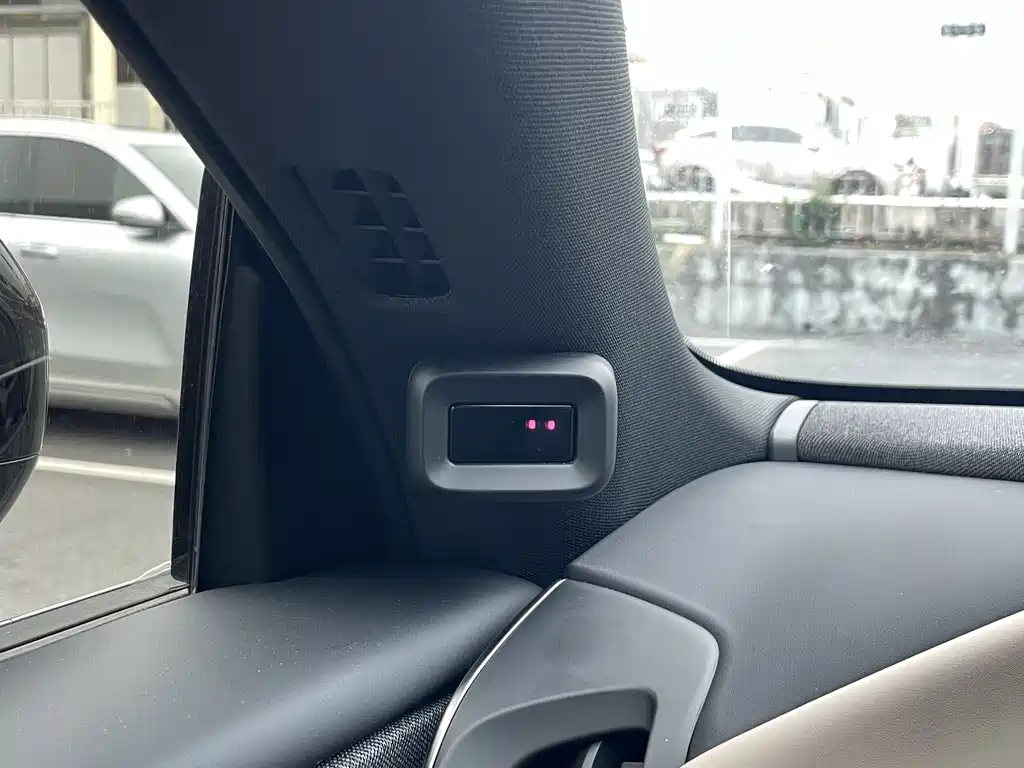 Volvo XC70 PHEV 2025 — фото 17