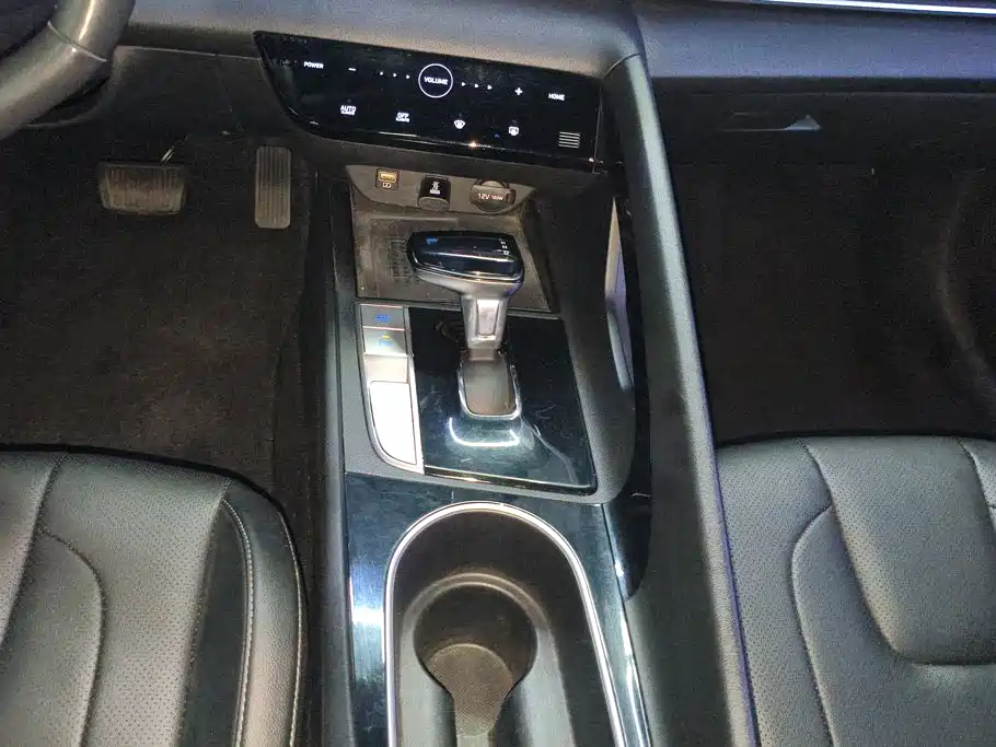 Hyundai Elantra 2020 — фото 16
